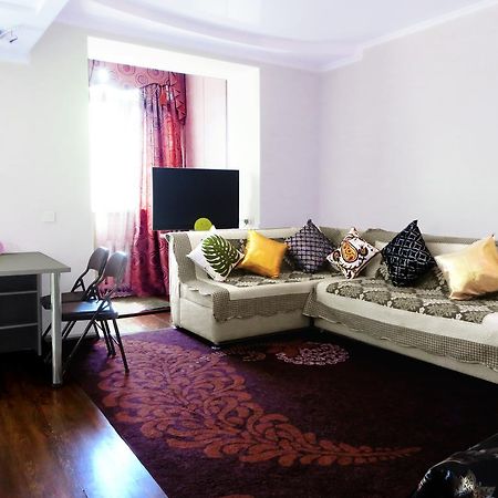 Maximus Apartament Bishkek Exterior foto